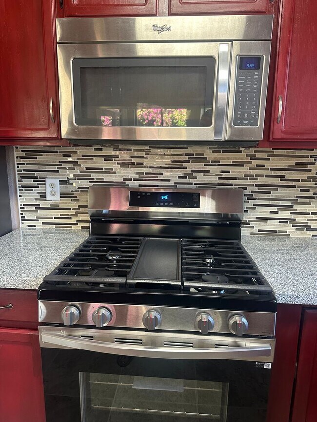 Building Photo - **Charming 3-Bedroom Home in Lemoore**