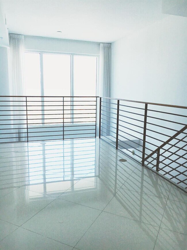 Building Photo - 60 SW 13th St