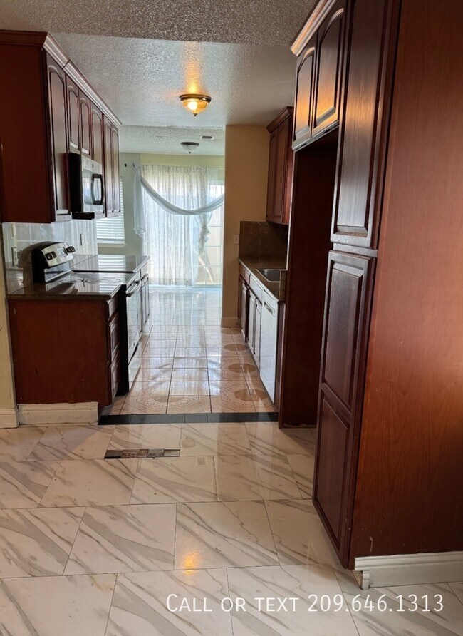 Foto del edificio - 1525 Griffith Pl