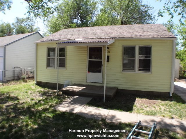 Primary Photo - Recently Renovated 2 Bed 1 Bath Home With ...