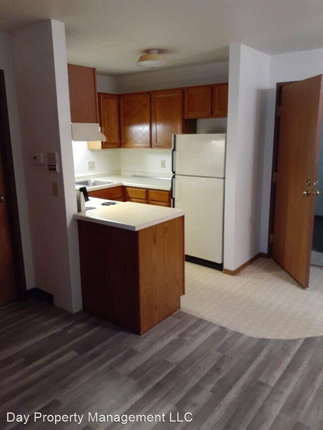 Building Photo - 150 Memorial Cir