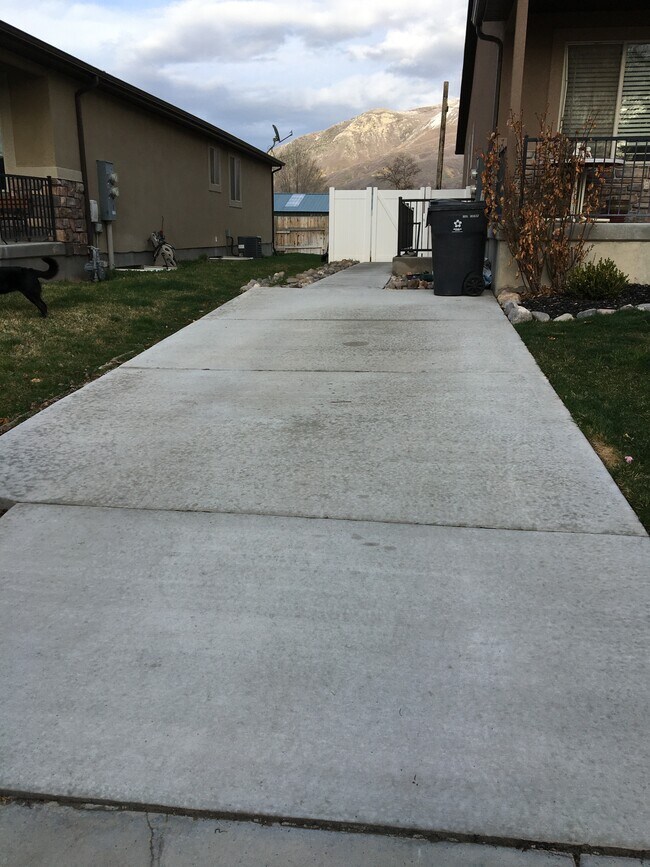 Private driveway - 248 N 300 W