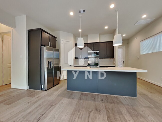 Building Photo - 10418 Executive Lake Dr
