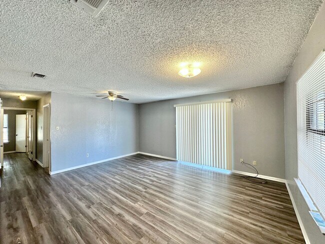 Building Photo - 708/710 Lisa