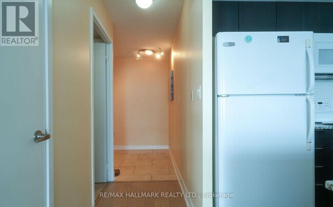 Building Photo - 4301-15-4615 Fort York Blvd