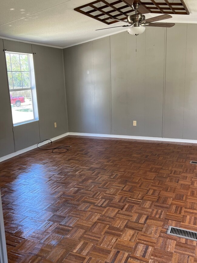 Foto del edificio - 28381 Petes Hwy