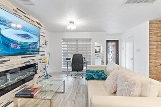 Building Photo - 1008 Robin St