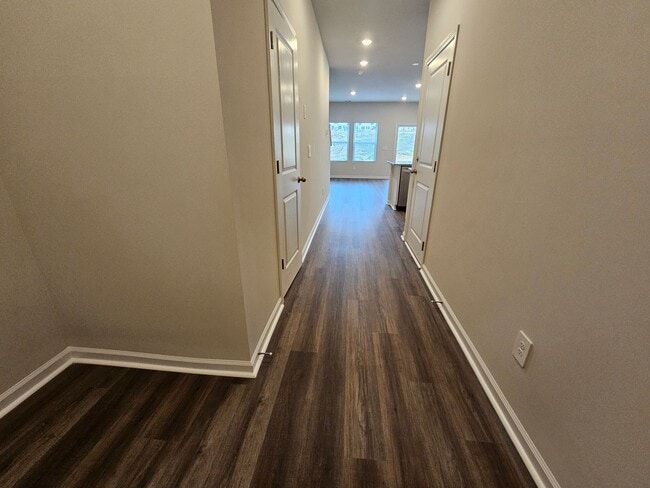 Building Photo - Like-New townhome in Concord