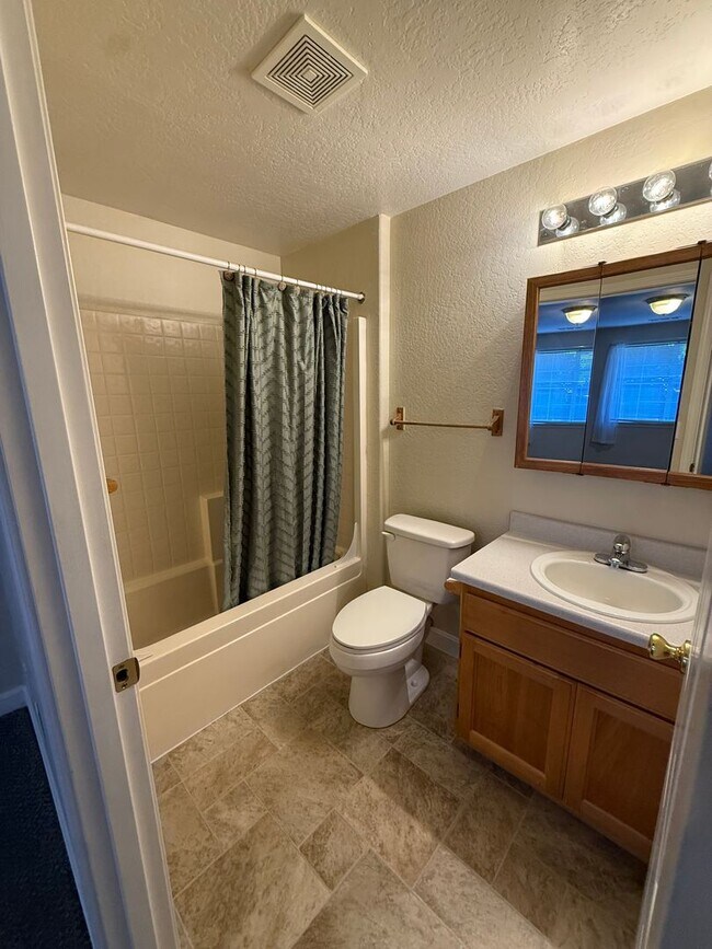 Foto del edificio - P0060 - 522-524 Briarwood Dr***