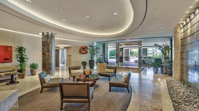 Foto del edificio - 2211 E Camelback Rd