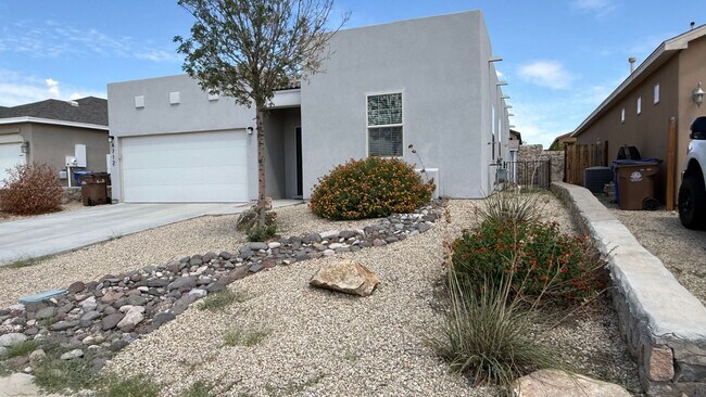 Foto del edificio - Modern comfort in Del Rey Estates