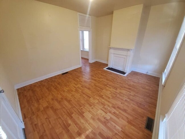 Building Photo - 3209 3rd Ave