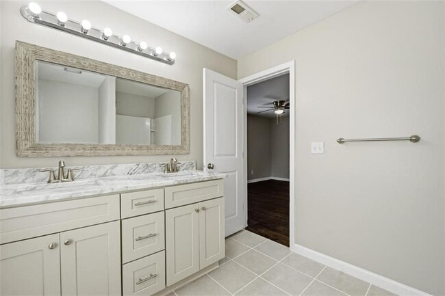 Foto del edificio - 250 Maple St