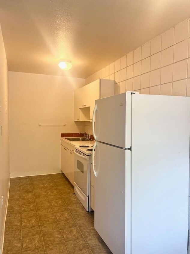 Primary Photo - 1 Bed 1 Bath Apartment Near City Park!