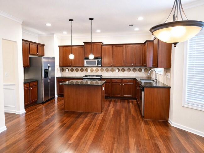 Cocina reformada con vitrocerámica nueva y espacio de cocción moderno. - 2143 Somerset Pl SE