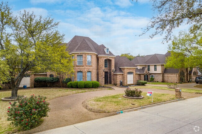 Colleyville is home to a wide range of housing styles.