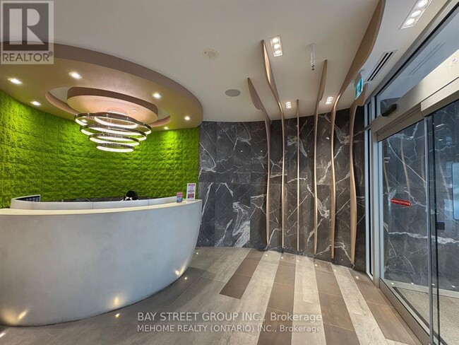 Building Photo - 21 Carlton St.