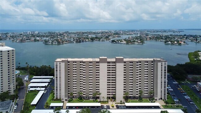 Building Photo - 7050 Sunset Dr S