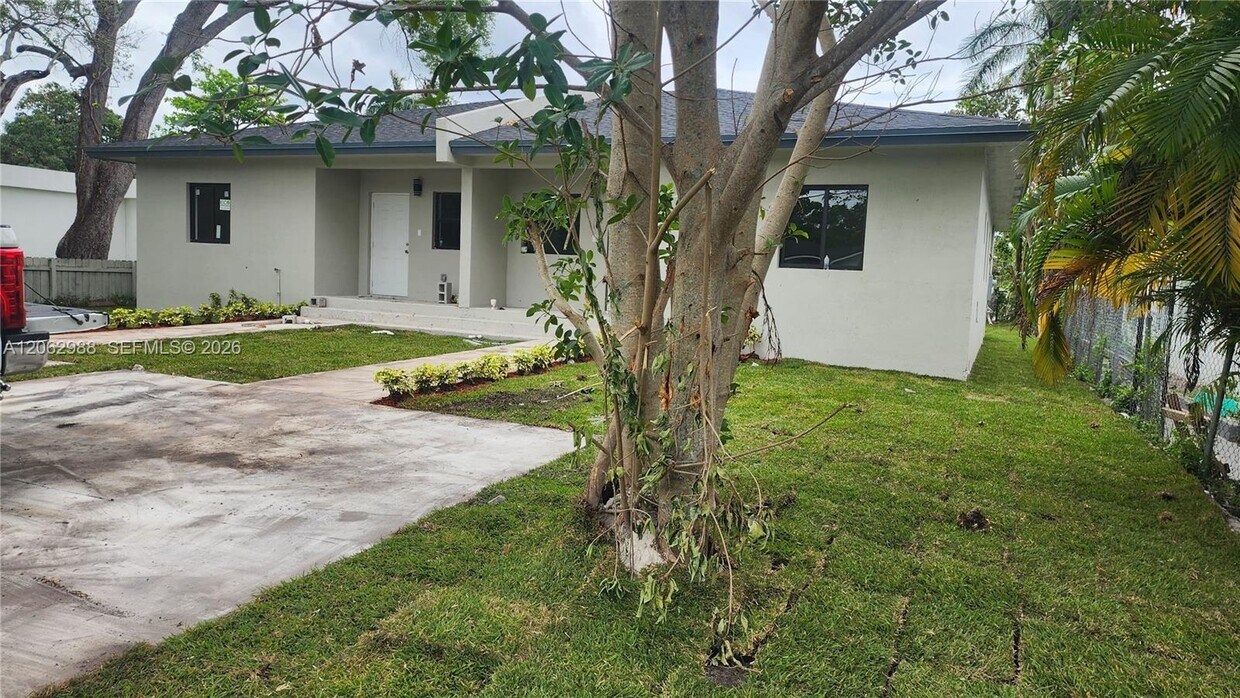 Foto del edificio - 1440 NE 147th St
