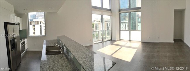 Building Photo - 1060 Brickell Ave