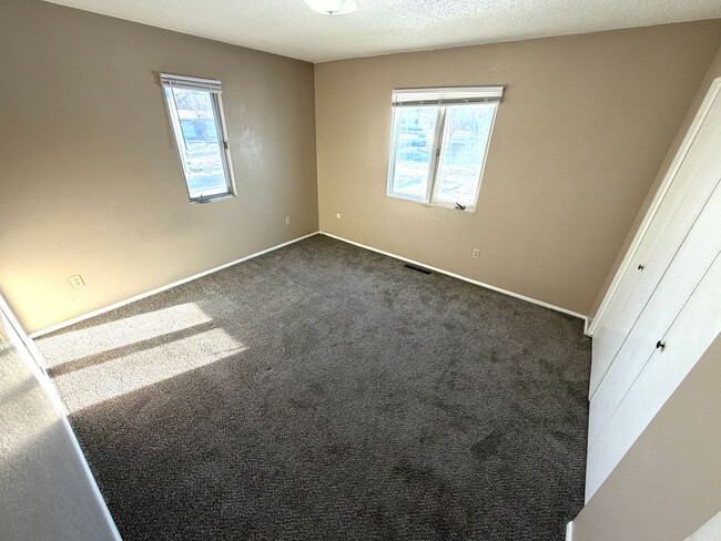 Foto del edificio - 24-30 Colter Loop Drive