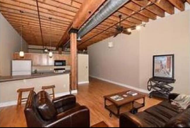 Building Photo - 141 N Water St