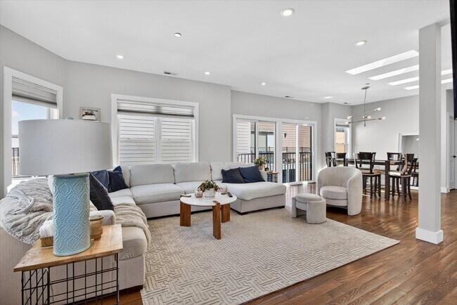 Foto del edificio - 15 W Bellflower St