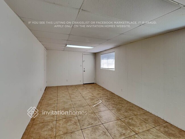 Building Photo - 6213 W Claremont St