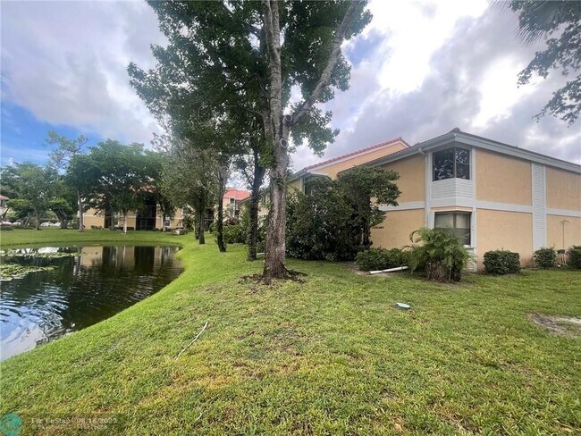 Foto del edificio - 5781 Riverside Dr