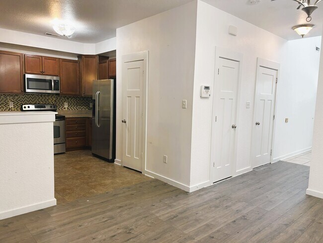 Foto del edificio - 248 Craftsman Cir