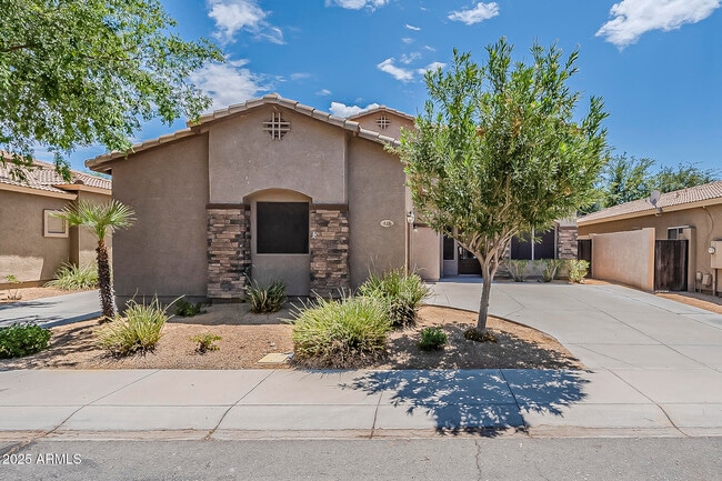 Building Photo - 519 E Rainbow Dr
