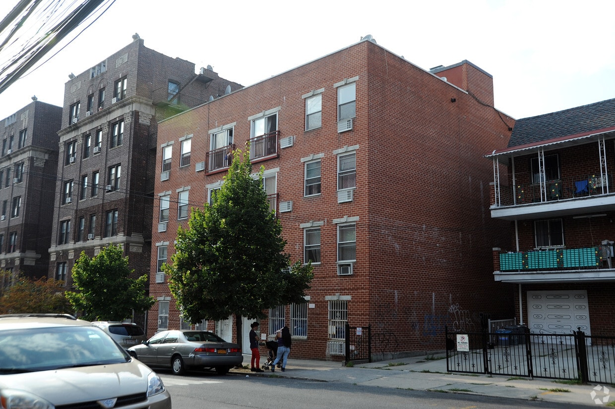 Primary Photo - 144-13 Barclay Ave