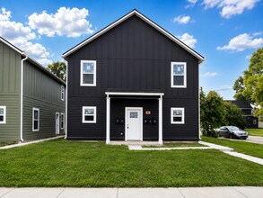 Building Photo - 1858 Gent Ave