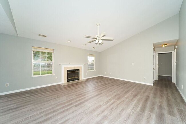 Building Photo - Newly Renovated 3 Bedroom Home in Avon Schools!