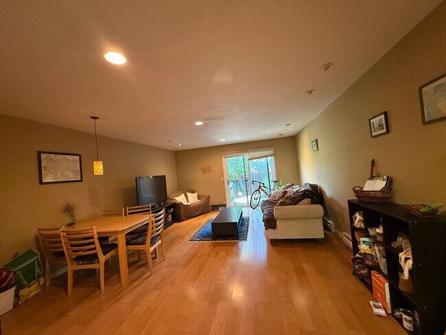 Foto del edificio - 3 Bedrooms!! 3 Baths!!