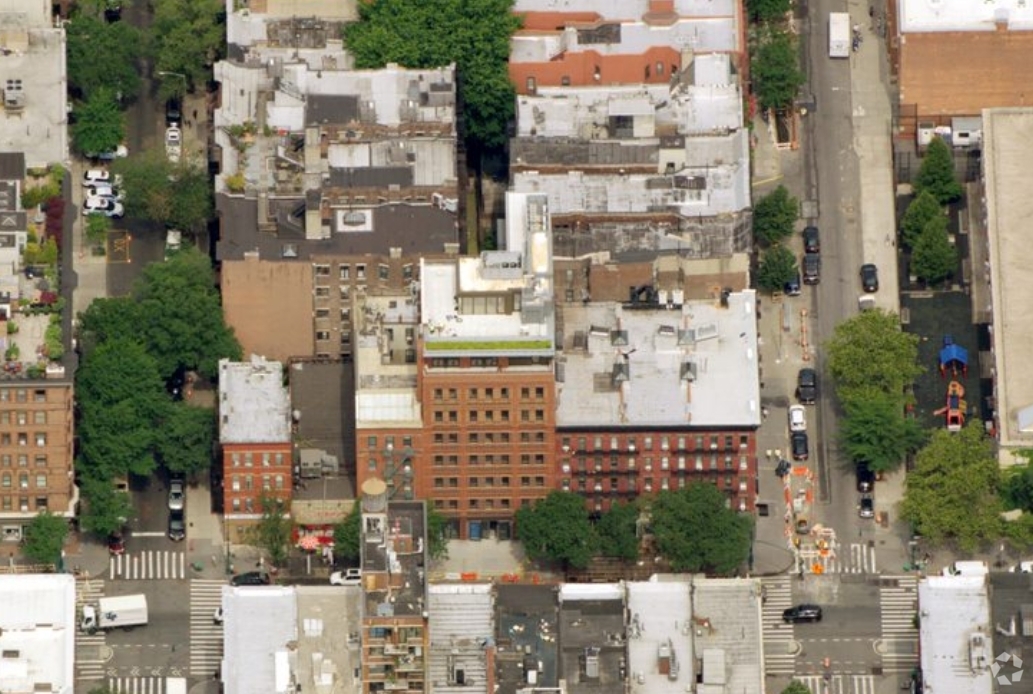 Foto aérea - 466-470 Columbus Ave