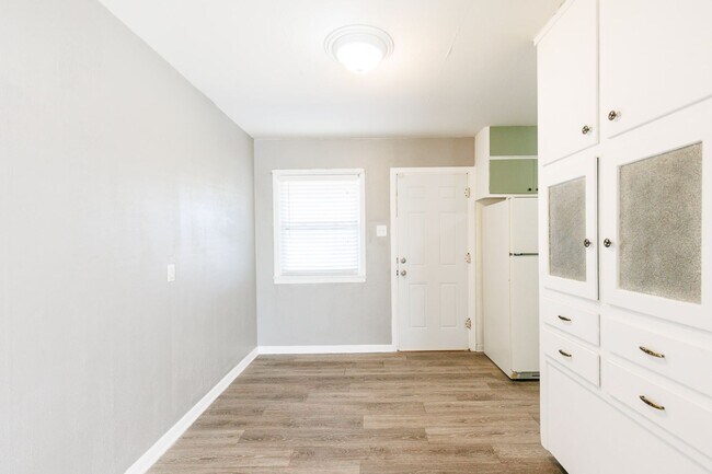 Foto del edificio - Cute 2/1/1 near Monterey High School