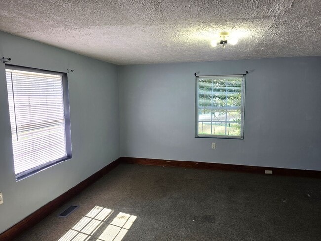 Building Photo - 2 Bed 1 Bath House - Rolling Hill Rd Mount Airy