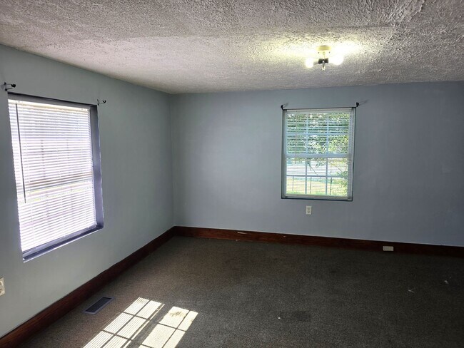 Foto del edificio - 2 Bed 1 Bath House - Rolling Hill Rd Mount Airy