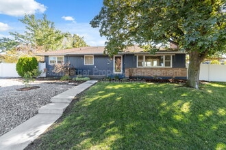 Building Photo - 4206 N Oak St