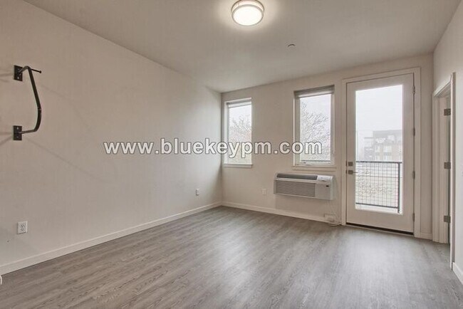 Foto del edificio - #102 MOVE IN SPECIAL Free Month with 13 Month Lease and 700+ FICA