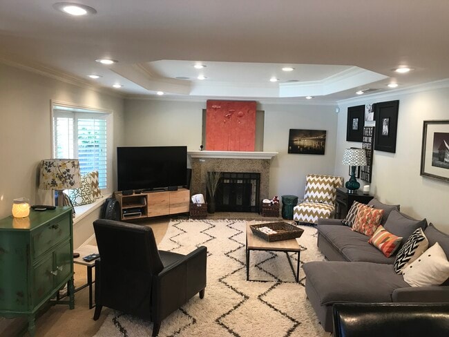 Sala de estar - 2378 Villanova Rd