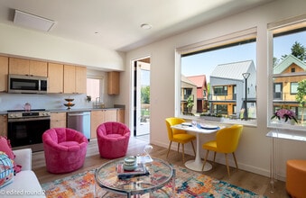 Building Photo - 174 Garfield St