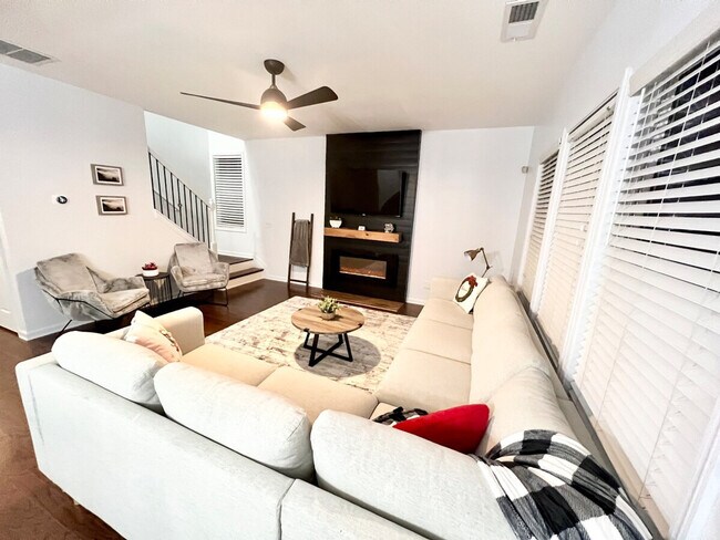 Building Photo - 6036 Barker Landing NE