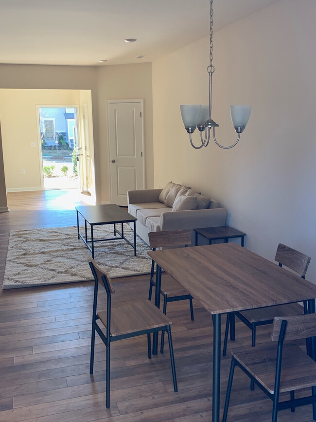 Building Photo - Room in Townhome on Whitesell Way