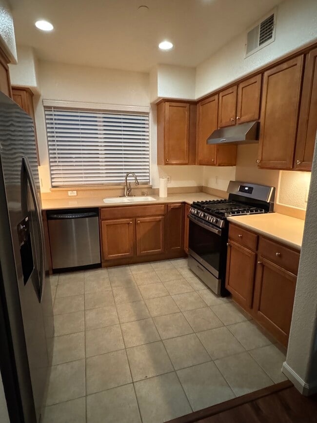 Foto del edificio - 2718 Holly St