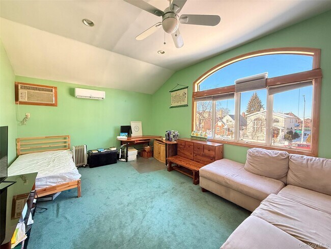 Foto del edificio - 245-80 61st Ave