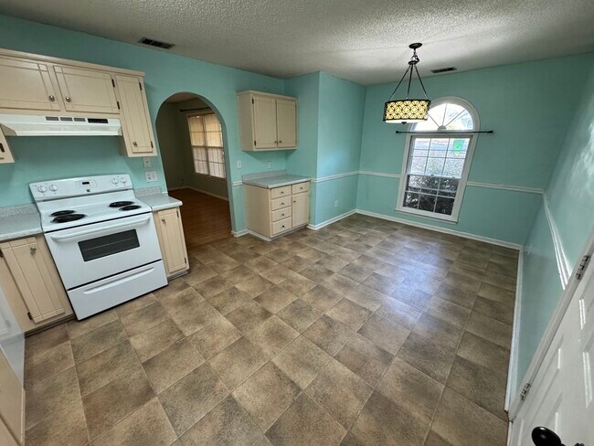 Foto del edificio - 133 Sterling Dr