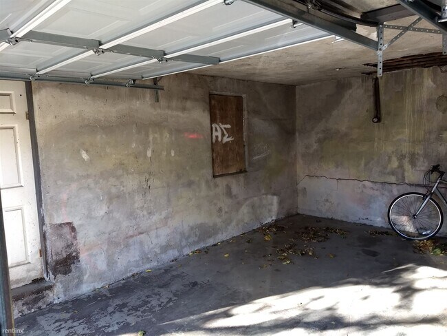 Foto del edificio - 3 br, 1 bath House - 172 Powder House Blvd