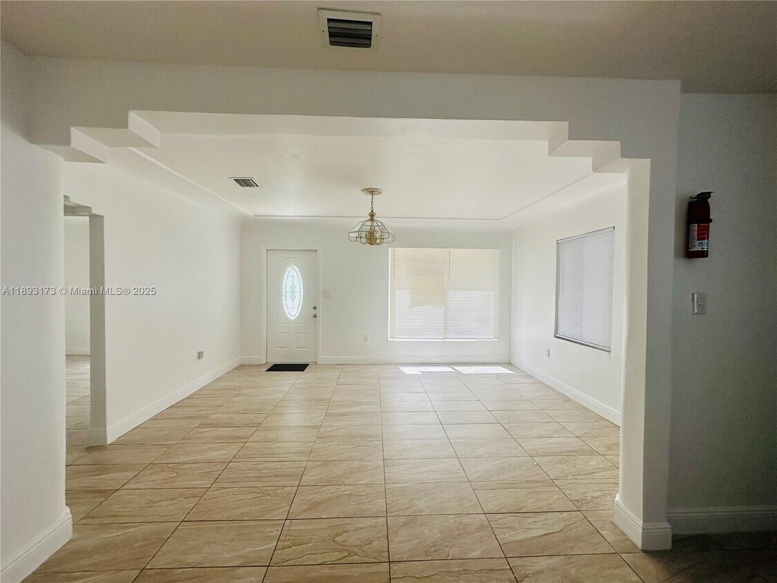 Foto del edificio - 251 NW 41st St